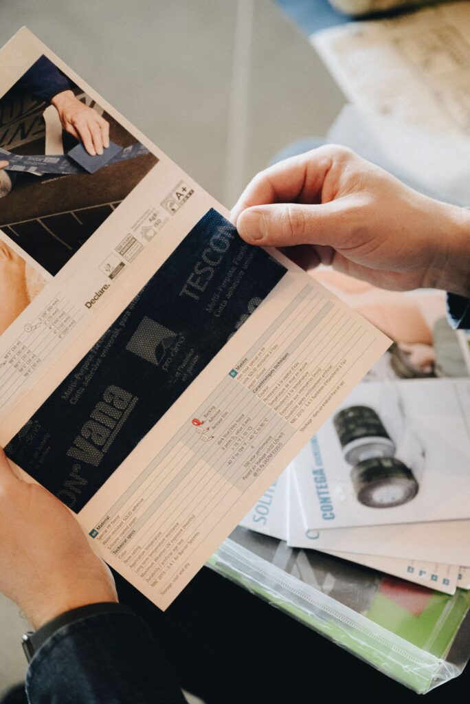 Consultation de documentation technique sur les membranes d'étanchéité Pro Clima